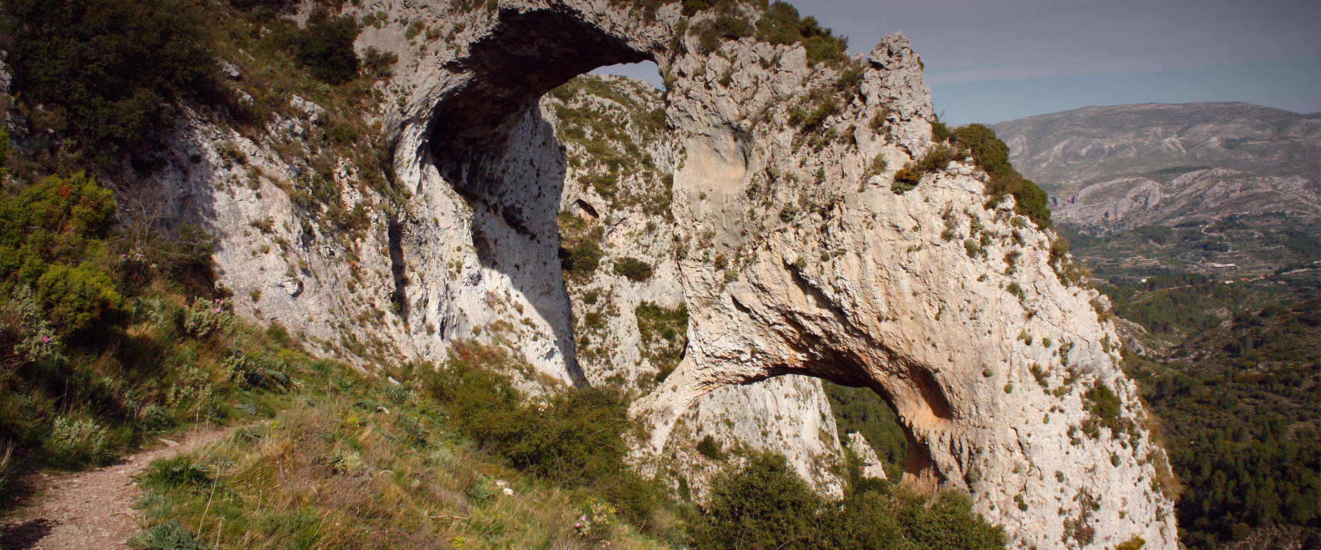 Arch of Atanços in Xortà mountain